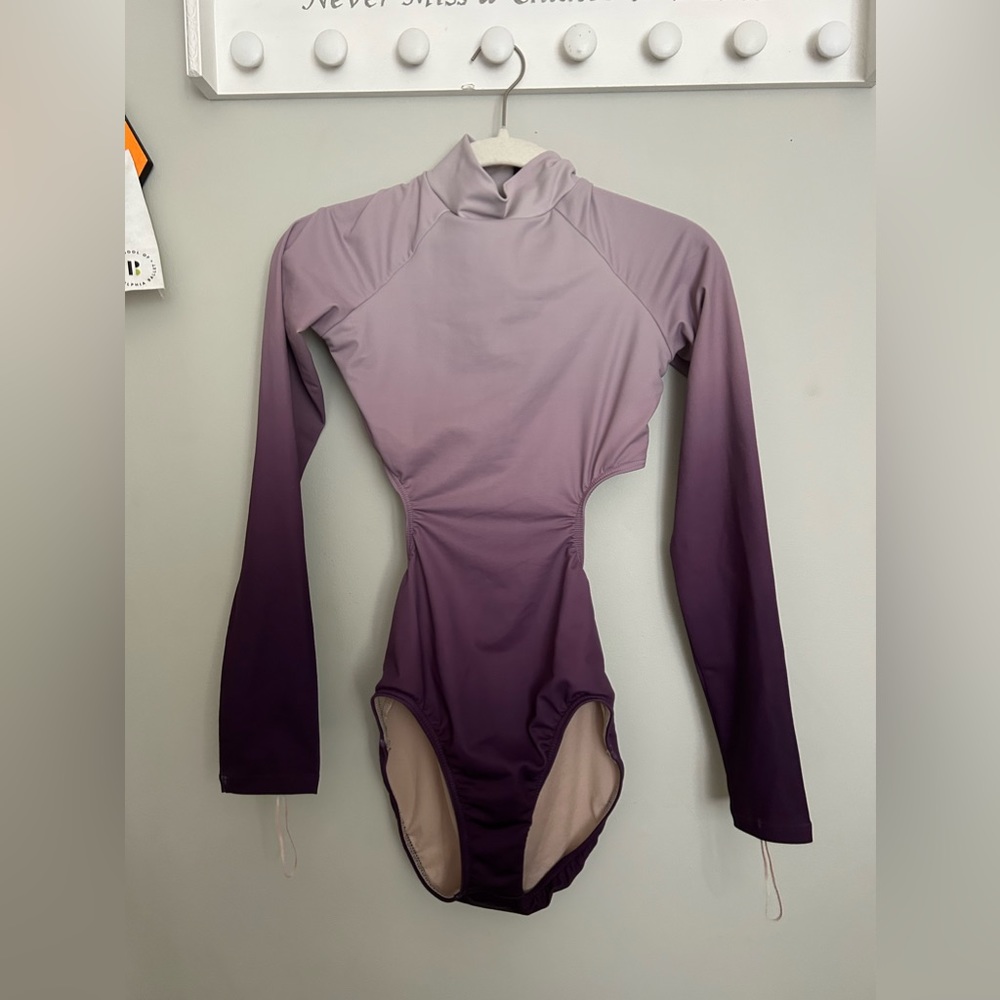 Gorgeous open back leo!!!